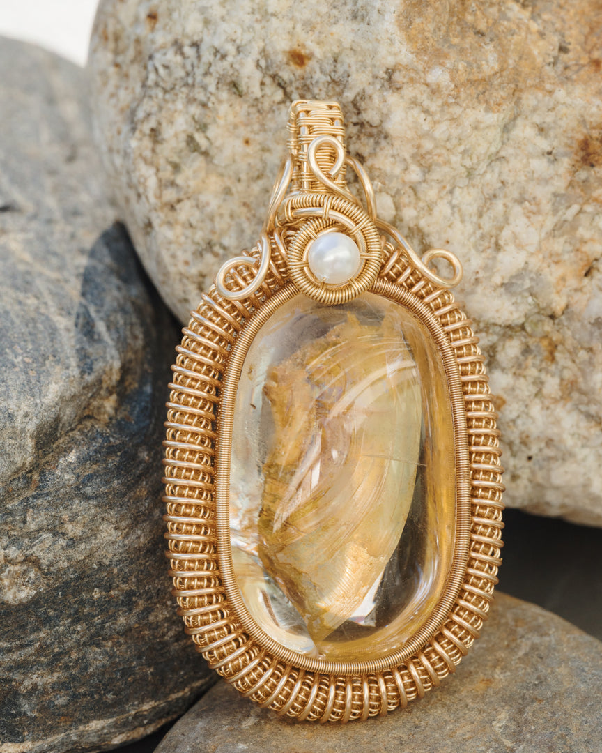 elegant hematoid quartz pendant