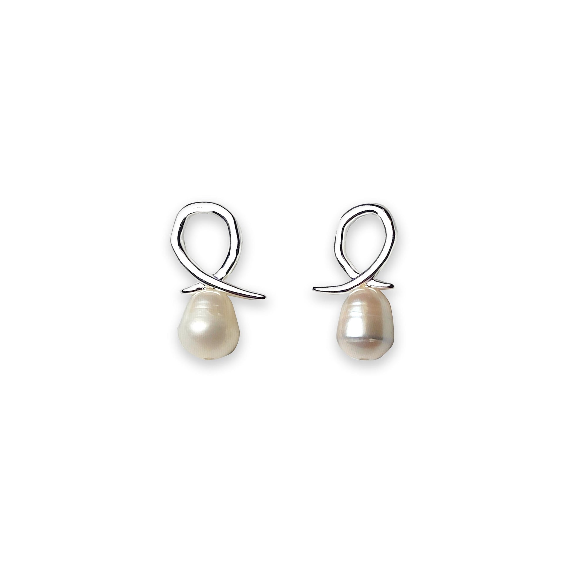 Bow Pearl Earrings