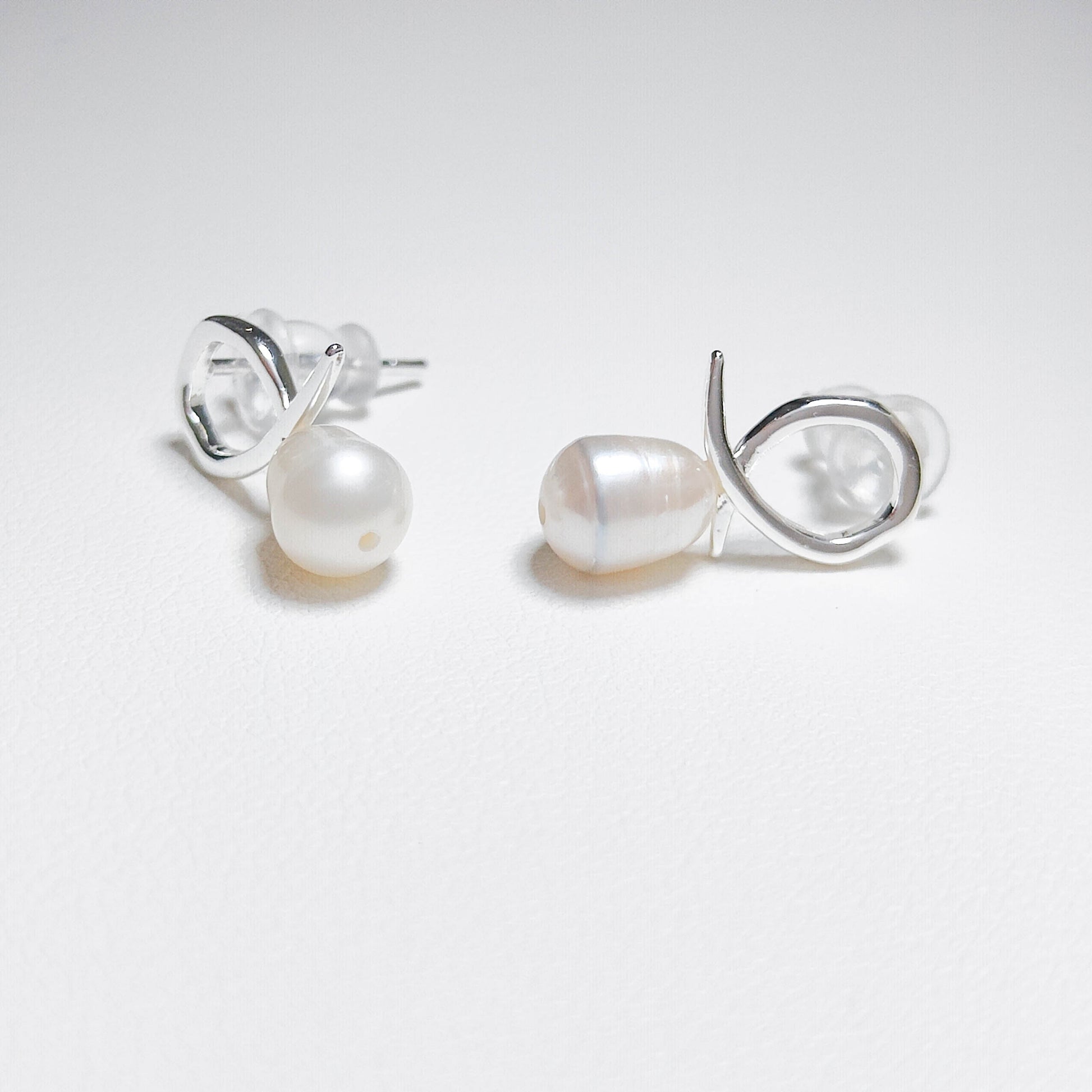 Bow Pearl Earrings