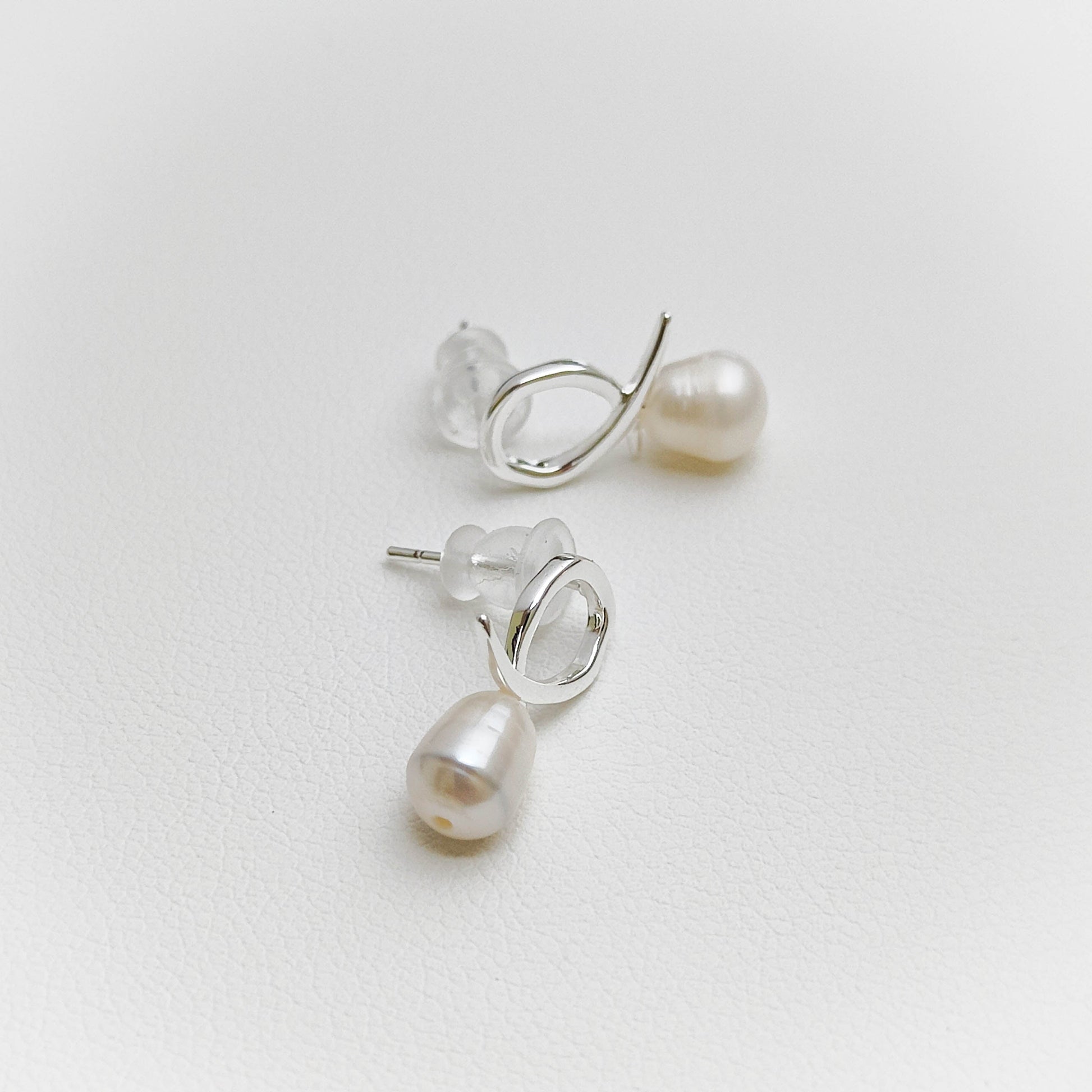 Bow Pearl Earrings