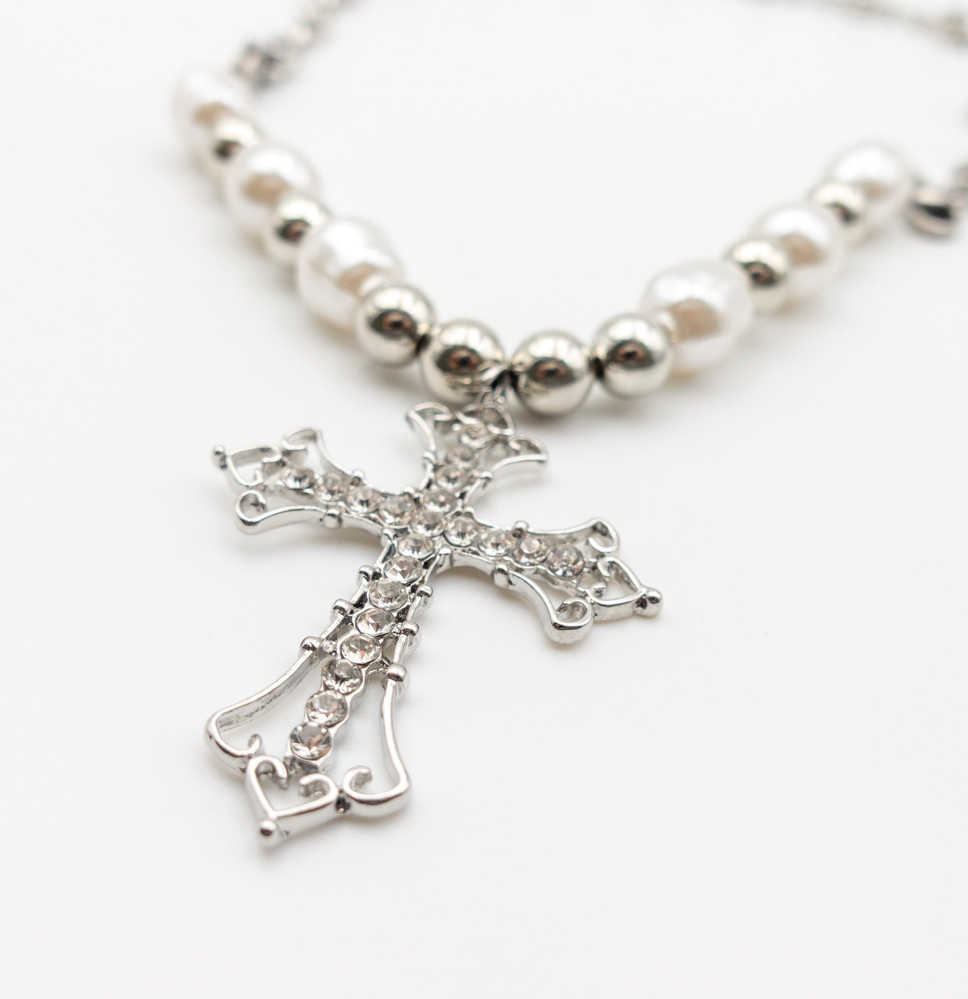 Cross Pendant Pearl Necklace