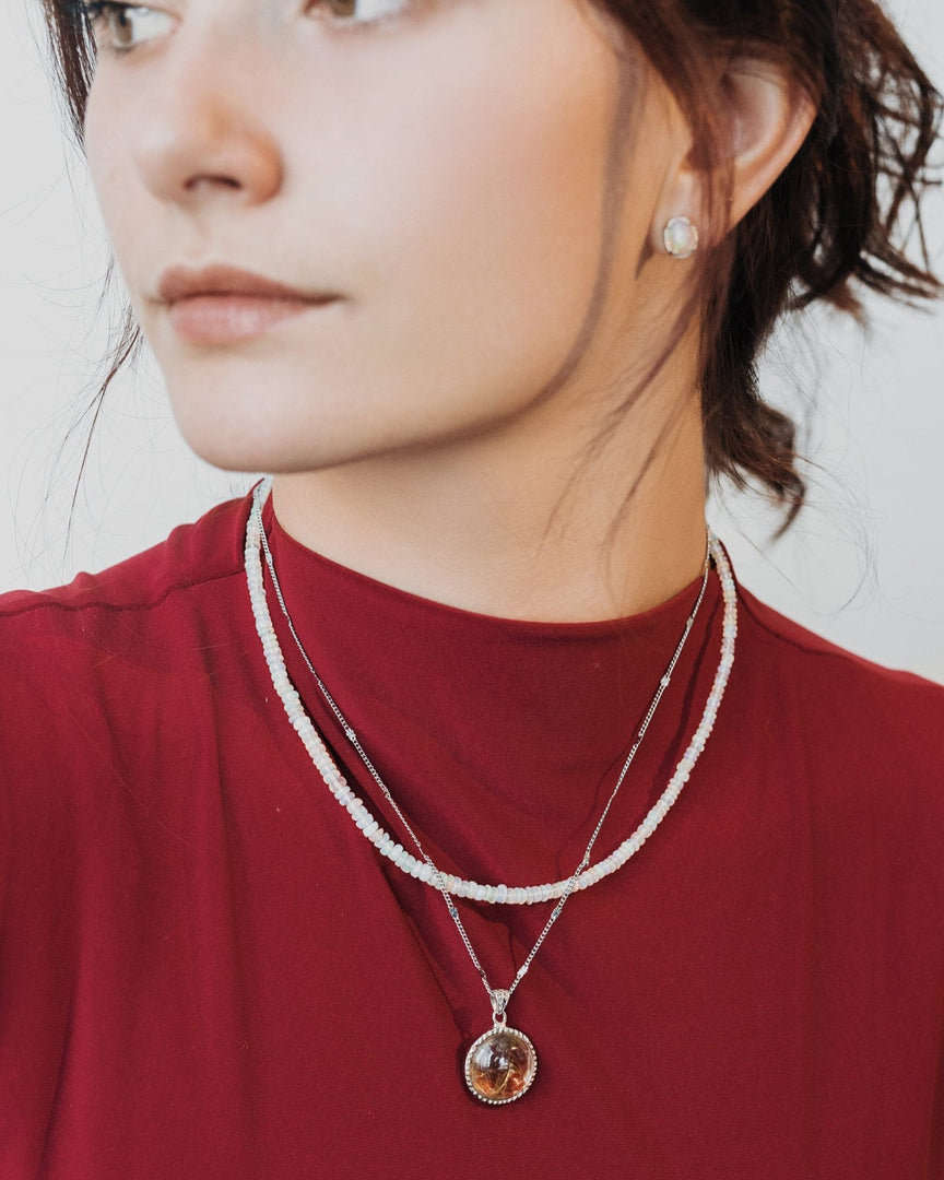 round hematoid quartz pendant in silver setting